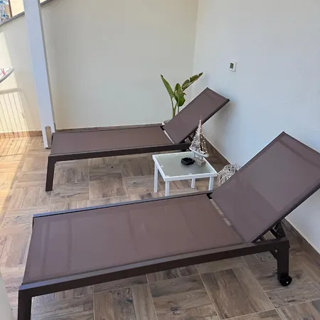 86 לינה וארוחת בוקר 4*